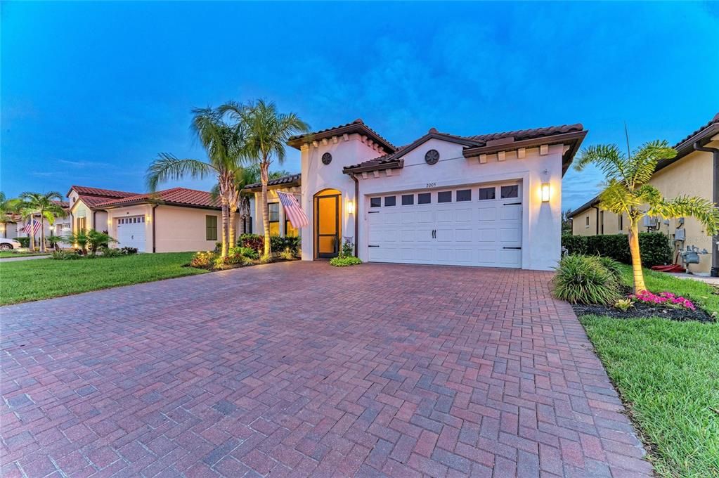 For Sale: $799,000 (4 beds, 3 baths, 2507 Square Feet)