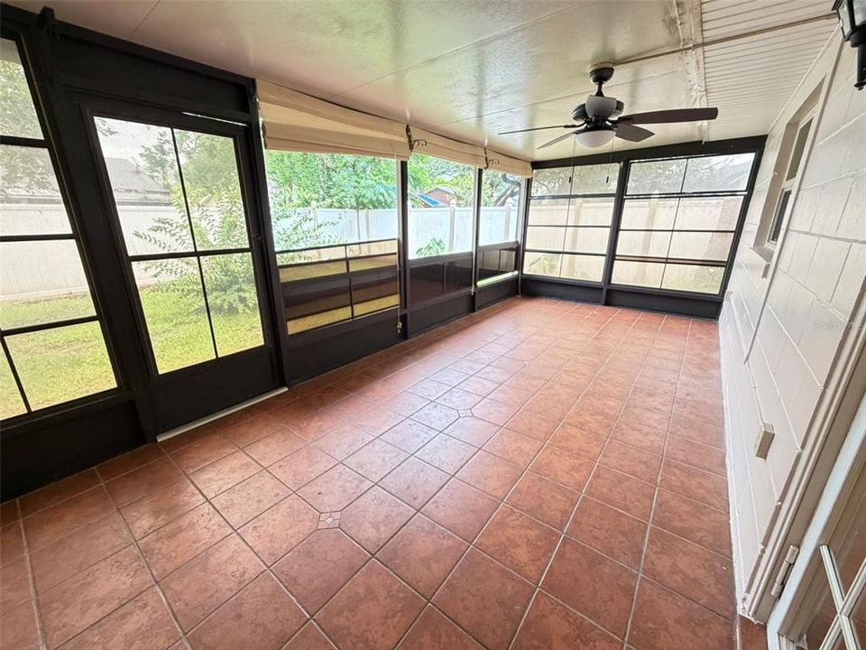 For Sale: $240,000 (2 beds, 1 baths, 952 Square Feet)