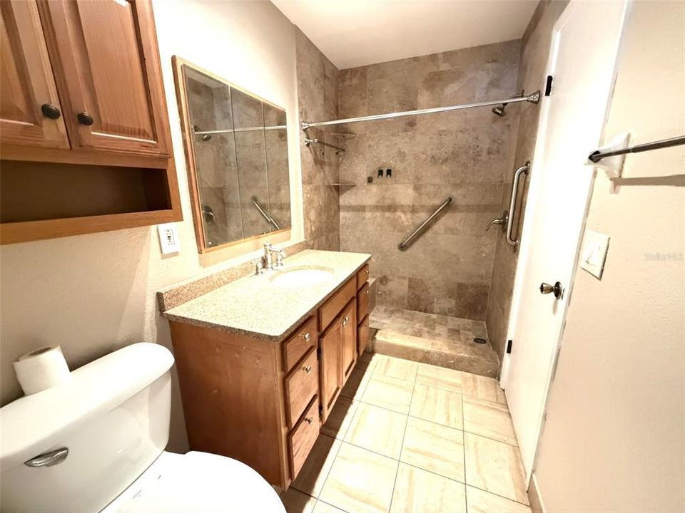 For Sale: $240,000 (2 beds, 1 baths, 952 Square Feet)