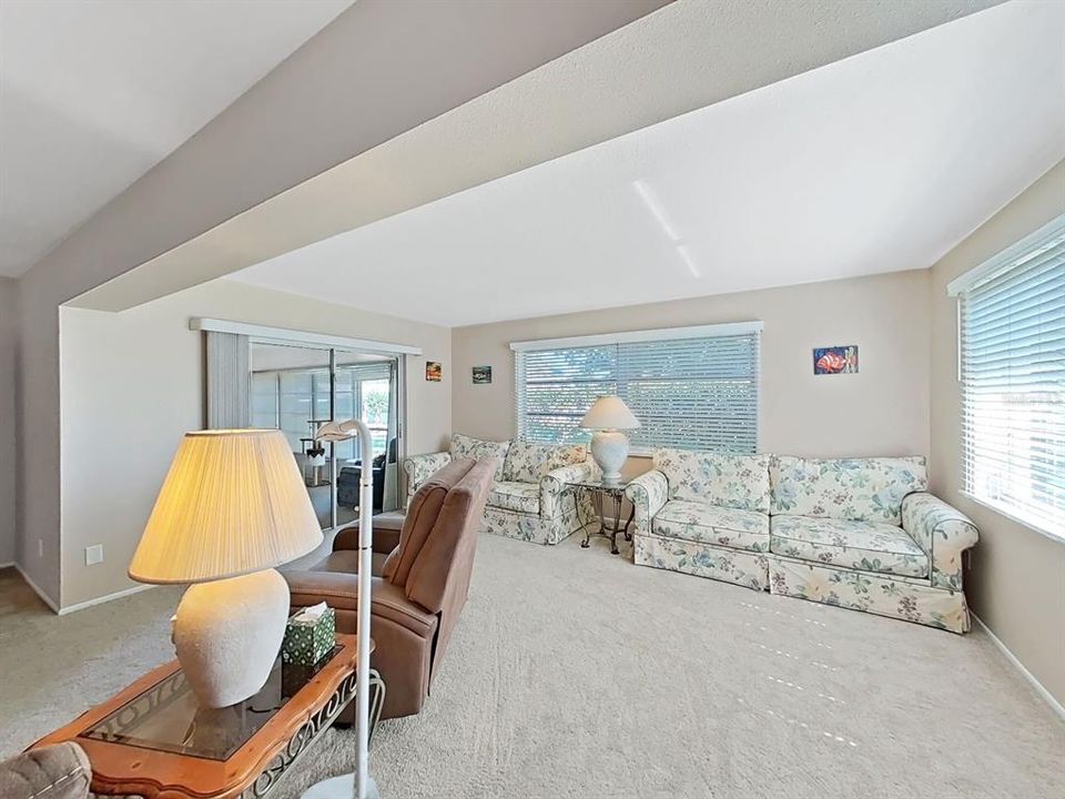 En Venta: $364,900 (2 camas, 2 baños, 1288 Pies cuadrados)