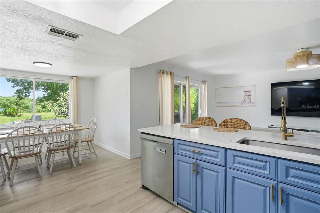 На продажу: $498,000 (5 спален, 3 ванн, 1792 Квадратных фут)