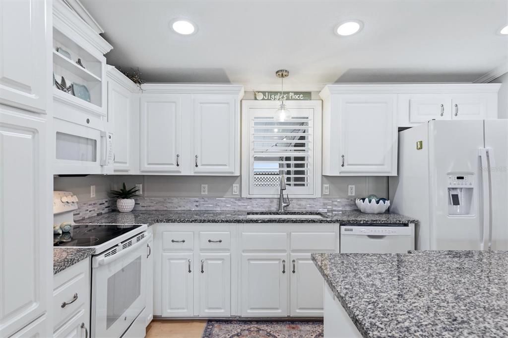 For Sale: $285,500 (2 beds, 2 baths, 1455 Square Feet)