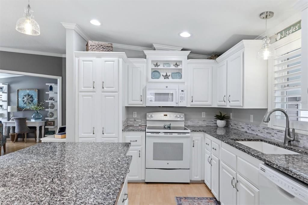 For Sale: $285,500 (2 beds, 2 baths, 1455 Square Feet)