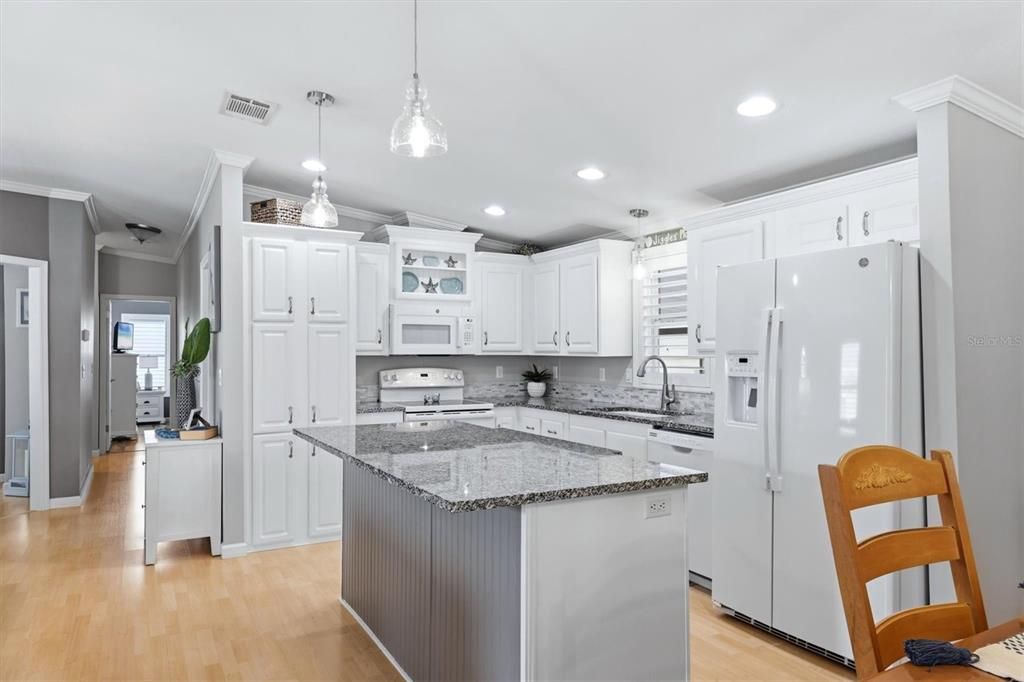 For Sale: $285,500 (2 beds, 2 baths, 1455 Square Feet)