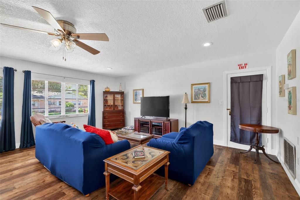 For Sale: $1,275,000 (7 beds, 0 baths, 3885 Square Feet)