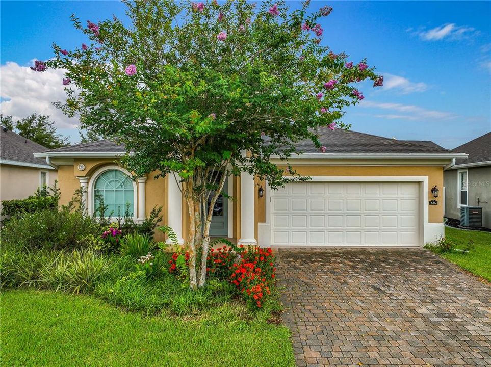 For Rent: $2,900 (3 beds, 2 baths, 1999 Square Feet)