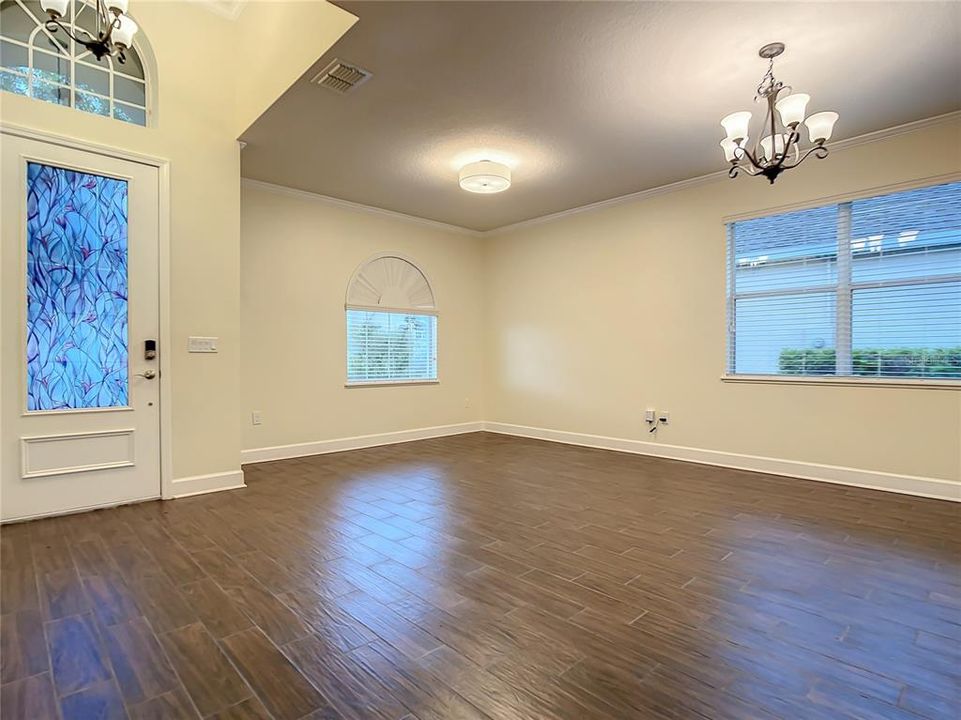 For Rent: $2,900 (3 beds, 2 baths, 1999 Square Feet)