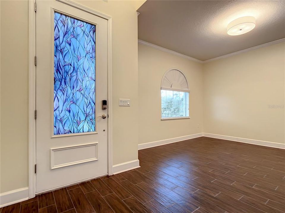 For Rent: $2,900 (3 beds, 2 baths, 1999 Square Feet)