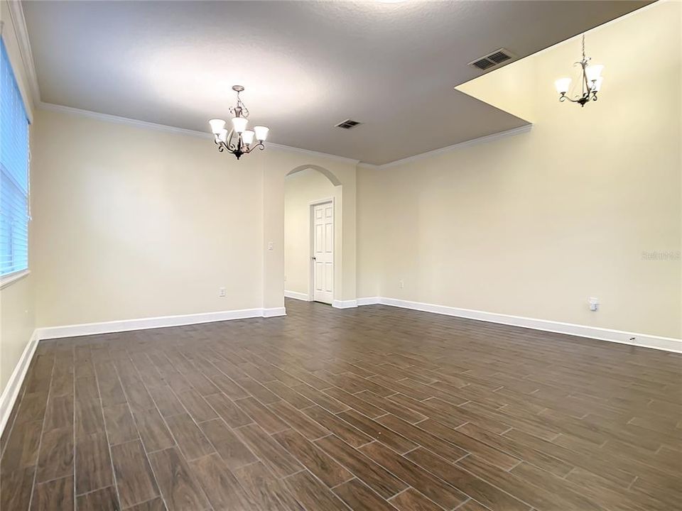 For Rent: $2,900 (3 beds, 2 baths, 1999 Square Feet)