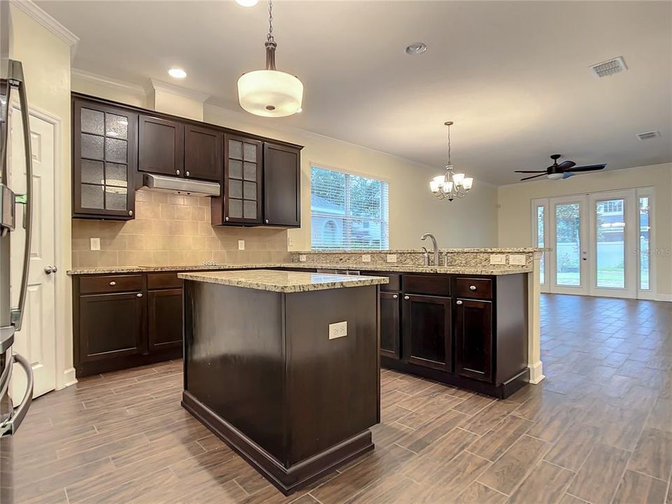 For Rent: $2,900 (3 beds, 2 baths, 1999 Square Feet)