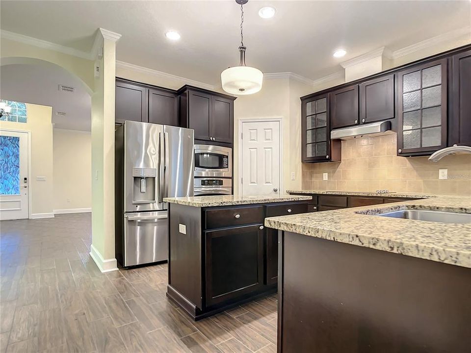 For Rent: $2,900 (3 beds, 2 baths, 1999 Square Feet)