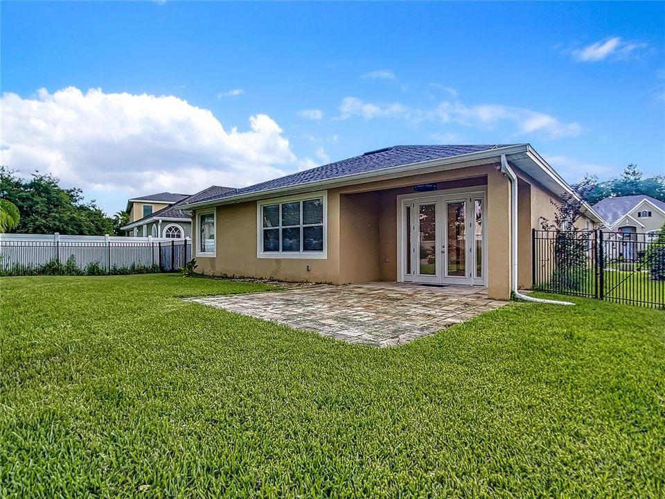 For Rent: $2,900 (3 beds, 2 baths, 1999 Square Feet)