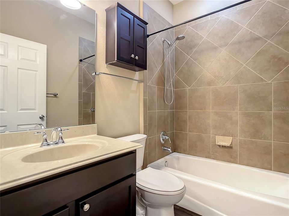 For Rent: $2,900 (3 beds, 2 baths, 1999 Square Feet)