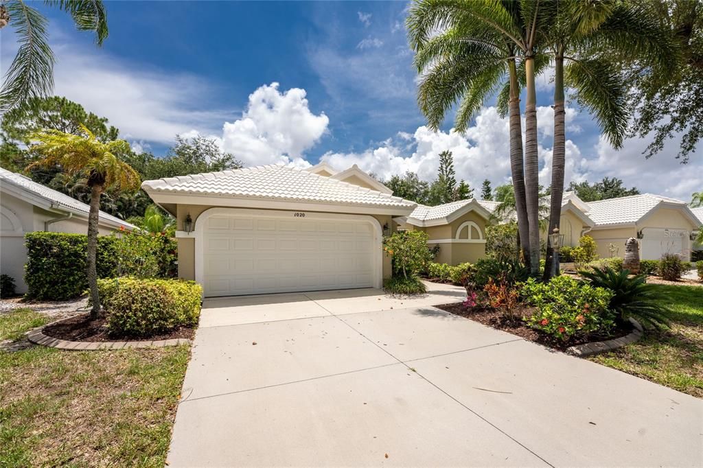For Sale: $369,000 (3 beds, 3 baths, 1850 Square Feet)