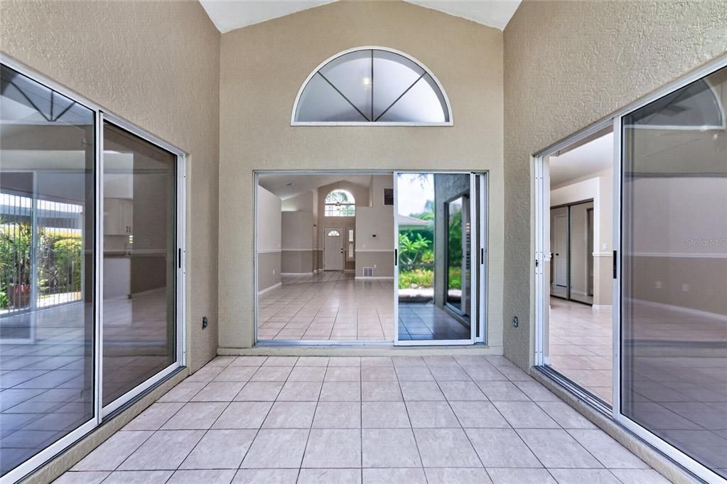 For Sale: $369,000 (3 beds, 3 baths, 1850 Square Feet)