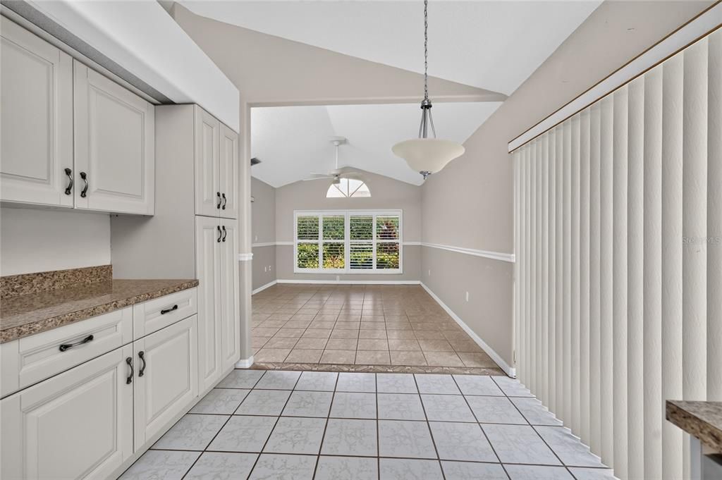 For Sale: $369,000 (3 beds, 3 baths, 1850 Square Feet)