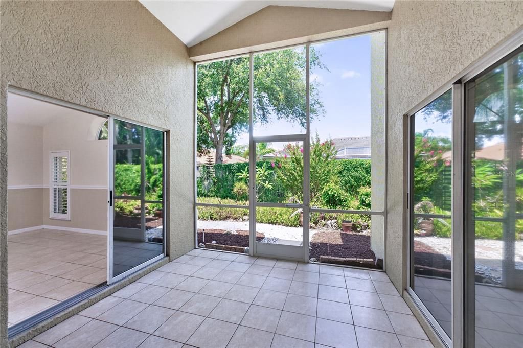 For Sale: $369,000 (3 beds, 3 baths, 1850 Square Feet)