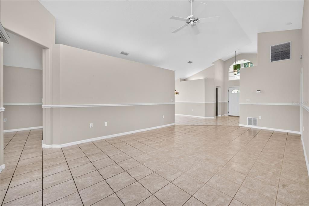 For Sale: $369,000 (3 beds, 3 baths, 1850 Square Feet)