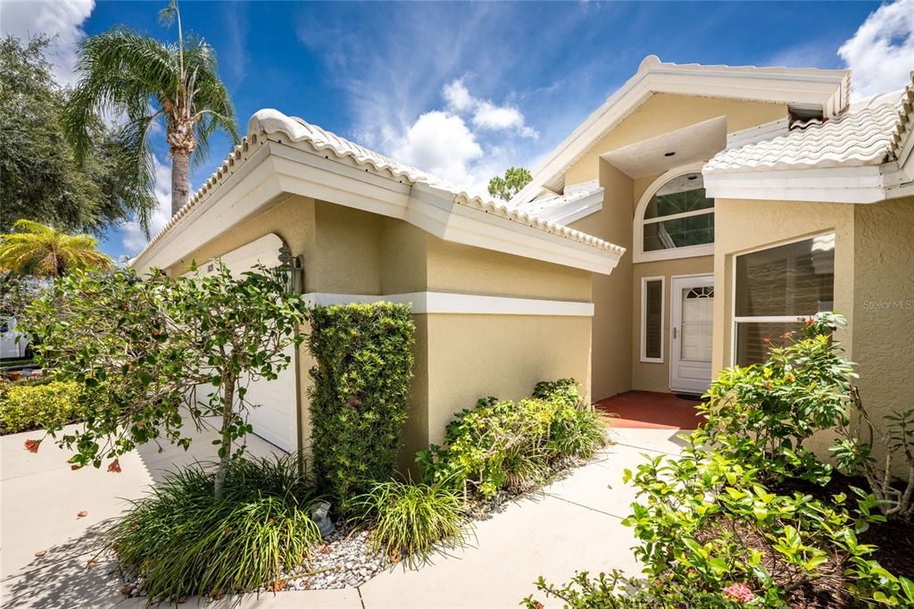 For Sale: $369,000 (3 beds, 3 baths, 1850 Square Feet)
