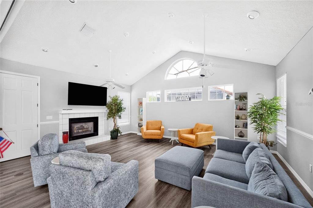 For Sale: $369,000 (3 beds, 3 baths, 1850 Square Feet)