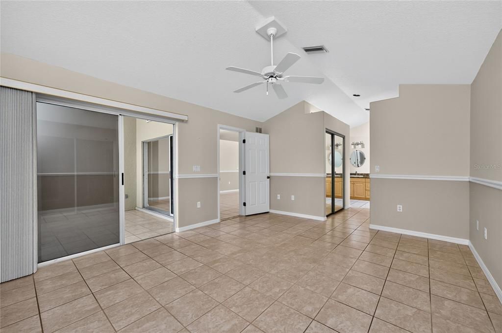 For Sale: $369,000 (3 beds, 3 baths, 1850 Square Feet)