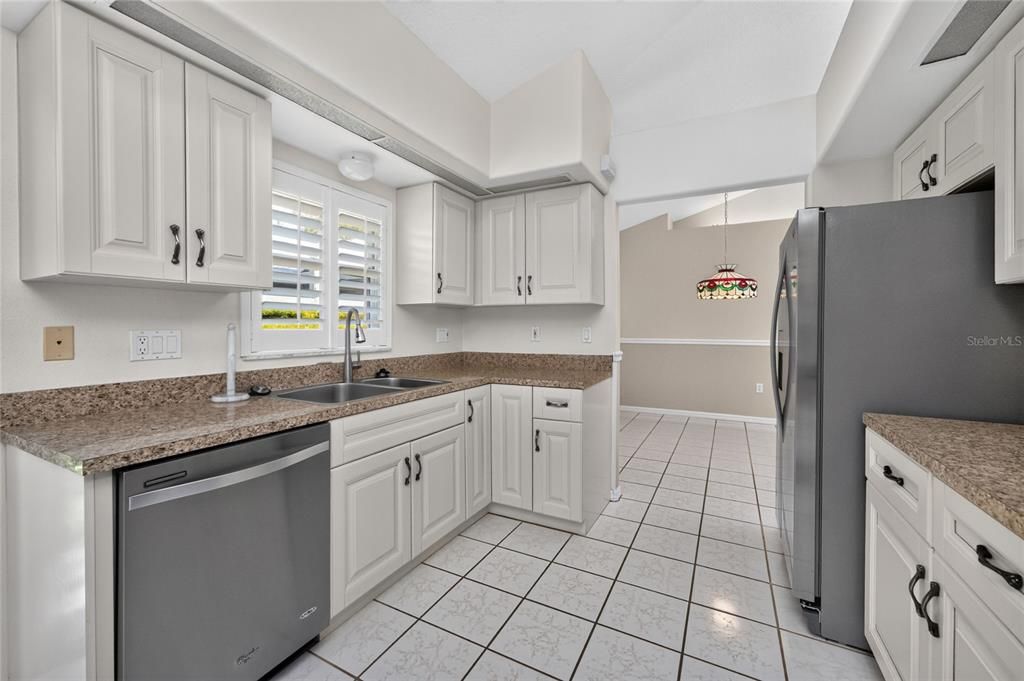 For Sale: $369,000 (3 beds, 3 baths, 1850 Square Feet)