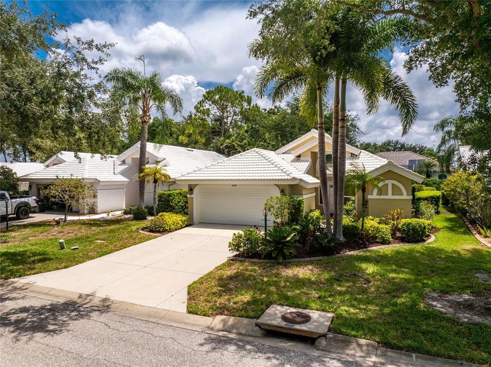 For Sale: $369,000 (3 beds, 3 baths, 1850 Square Feet)