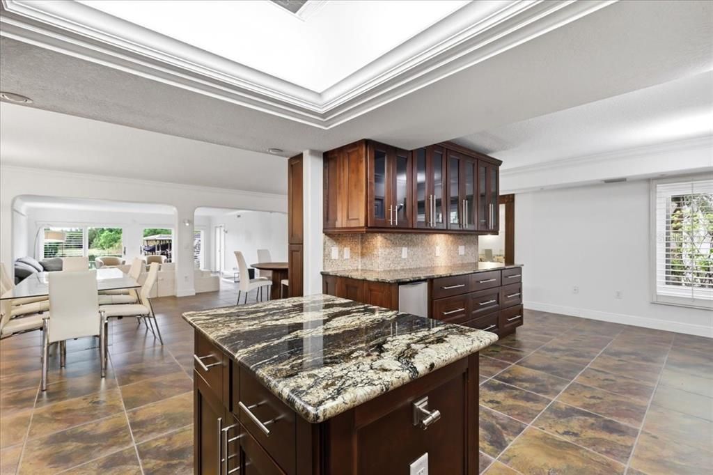 For Sale: $929,000 (2 beds, 2 baths, 2155 Square Feet)