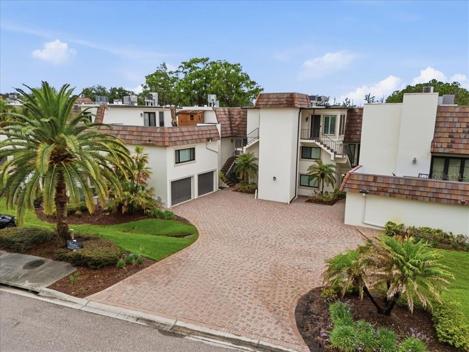 For Sale: $929,000 (2 beds, 2 baths, 2155 Square Feet)