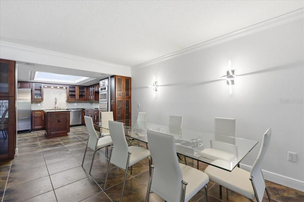 For Sale: $929,000 (2 beds, 2 baths, 2155 Square Feet)