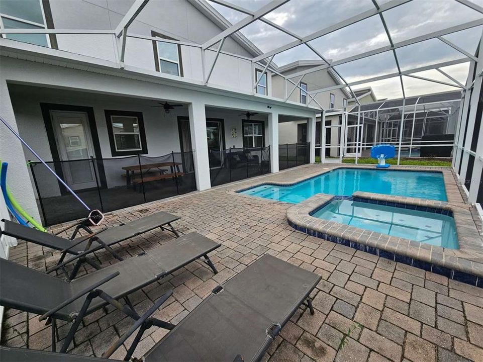 For Sale: $659,000 (7 beds, 5 baths, 4019 Square Feet)