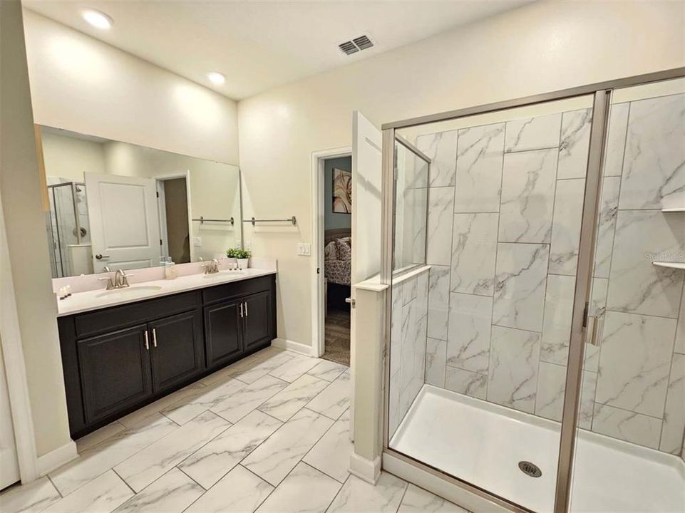 For Sale: $659,000 (7 beds, 5 baths, 4019 Square Feet)