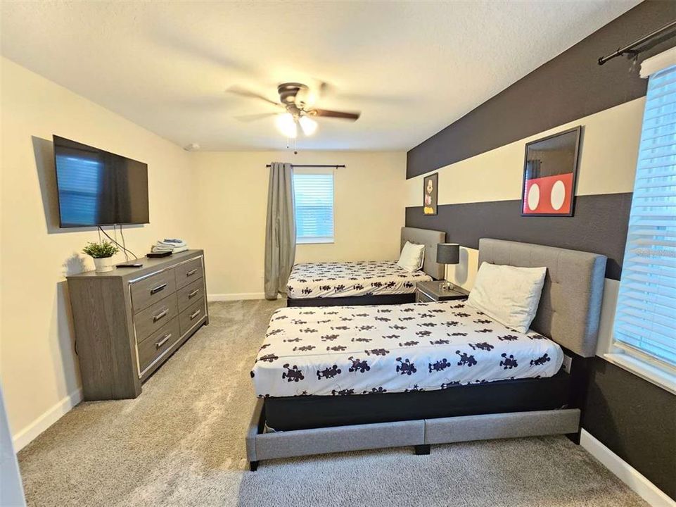 For Sale: $659,000 (7 beds, 5 baths, 4019 Square Feet)