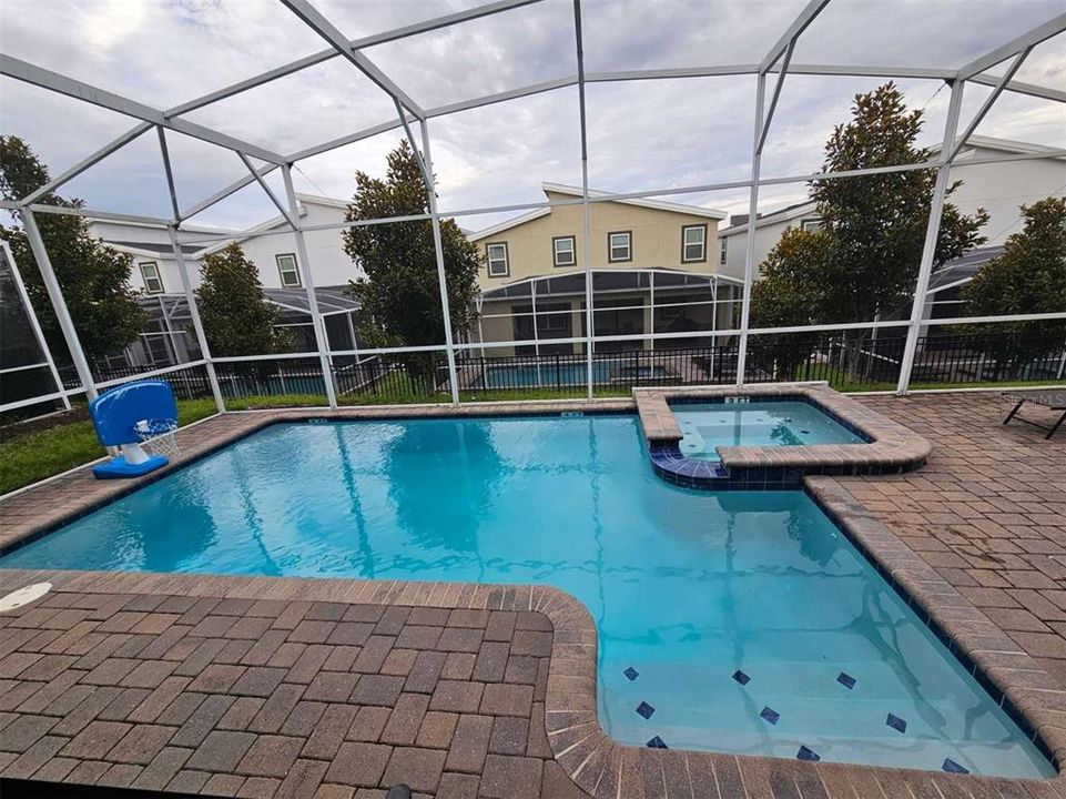 For Sale: $659,000 (7 beds, 5 baths, 4019 Square Feet)