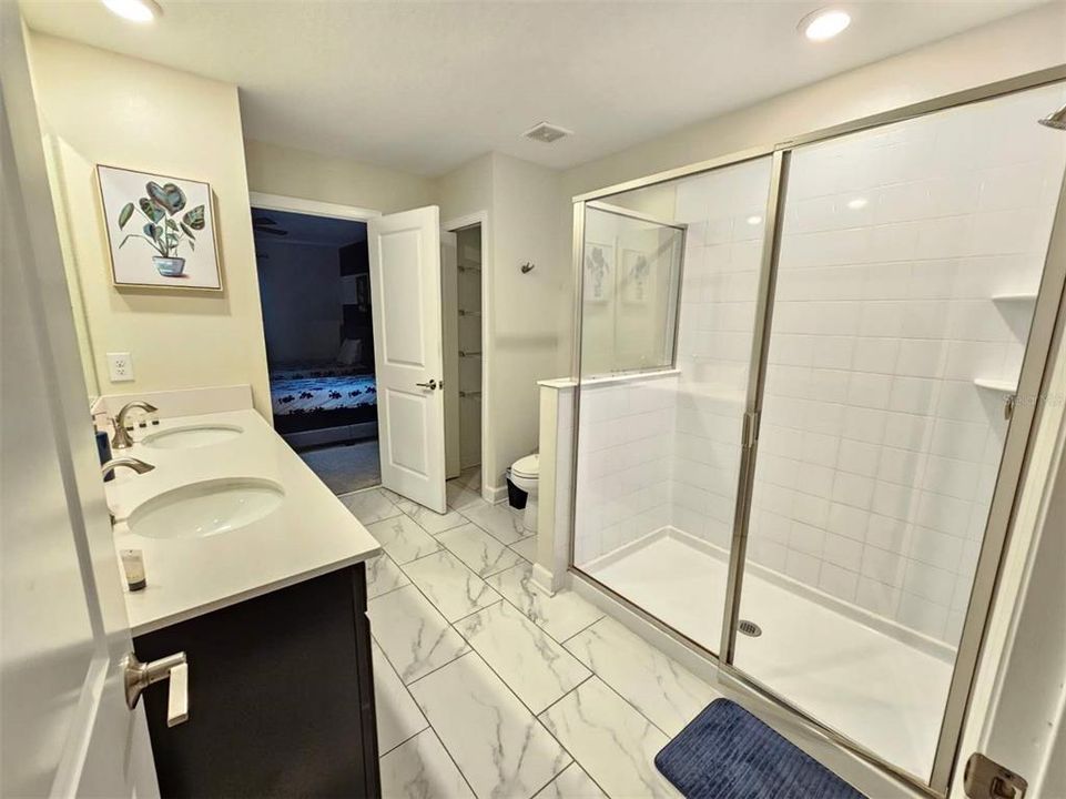 For Sale: $659,000 (7 beds, 5 baths, 4019 Square Feet)