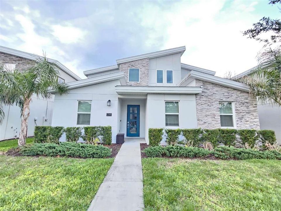 For Sale: $659,000 (7 beds, 5 baths, 4019 Square Feet)
