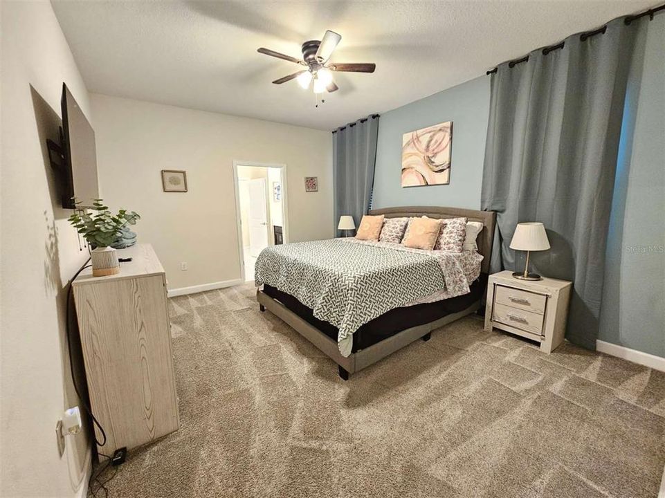 For Sale: $659,000 (7 beds, 5 baths, 4019 Square Feet)
