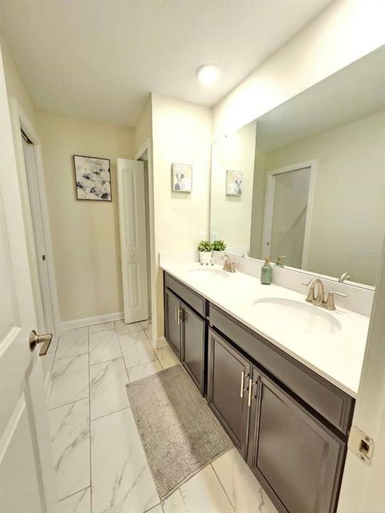 For Sale: $659,000 (7 beds, 5 baths, 4019 Square Feet)