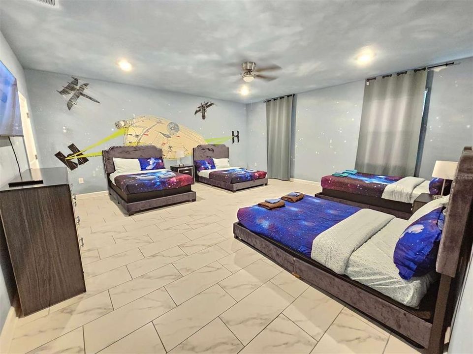 For Sale: $659,000 (7 beds, 5 baths, 4019 Square Feet)