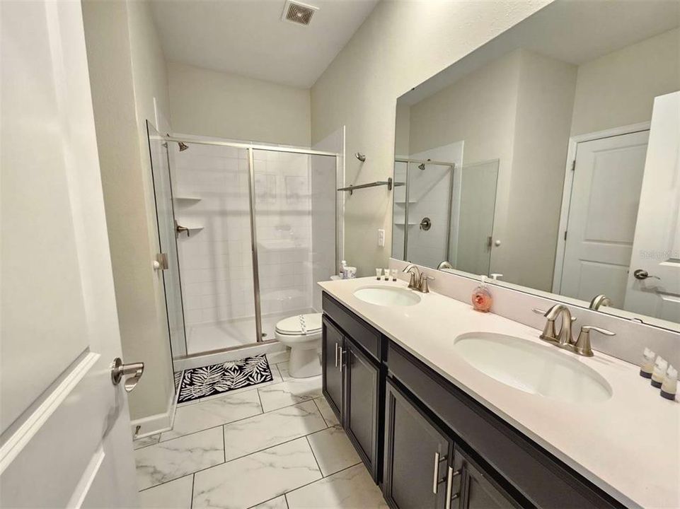 For Sale: $659,000 (7 beds, 5 baths, 4019 Square Feet)