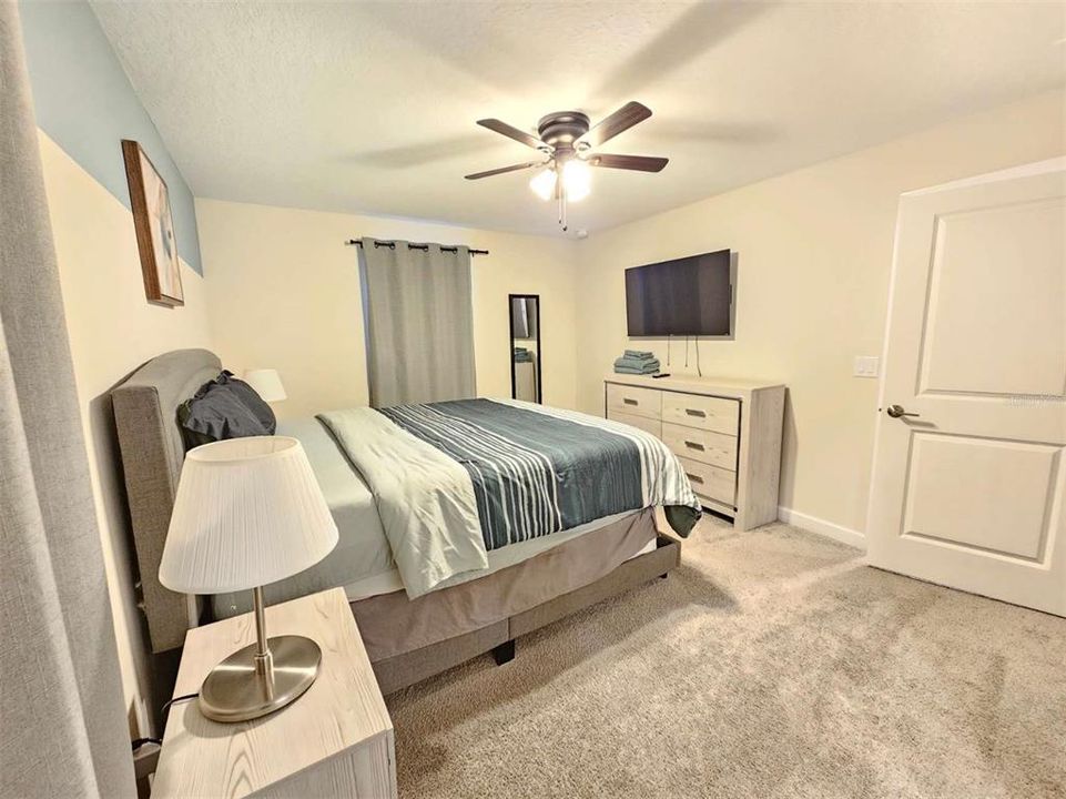 For Sale: $659,000 (7 beds, 5 baths, 4019 Square Feet)