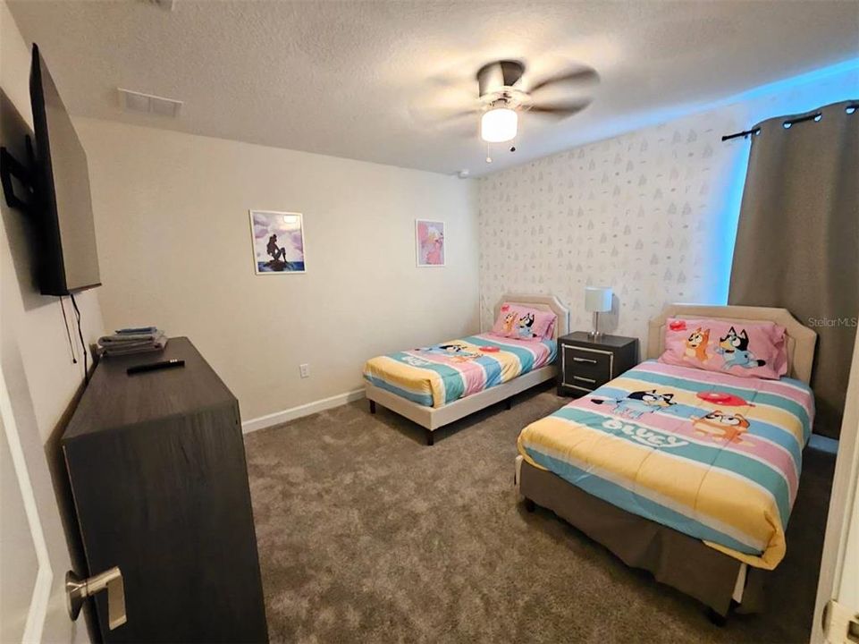 For Sale: $659,000 (7 beds, 5 baths, 4019 Square Feet)
