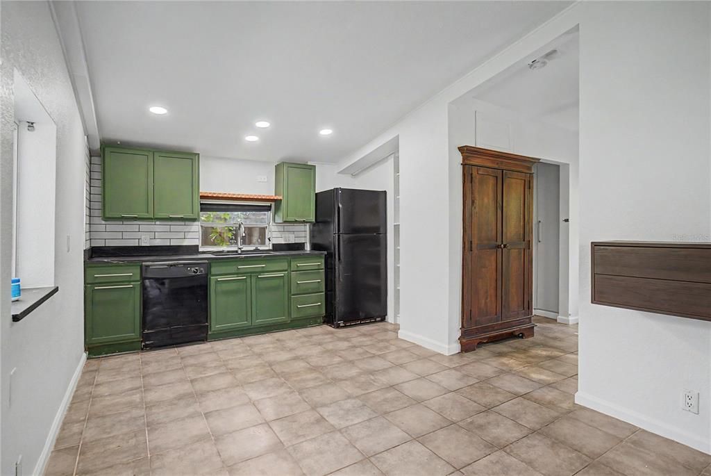 En Venta: $525,000 (3 camas, 3 baños, 2376 Pies cuadrados)