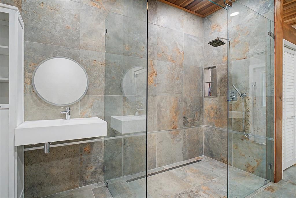En Venta: $525,000 (3 camas, 3 baños, 2376 Pies cuadrados)