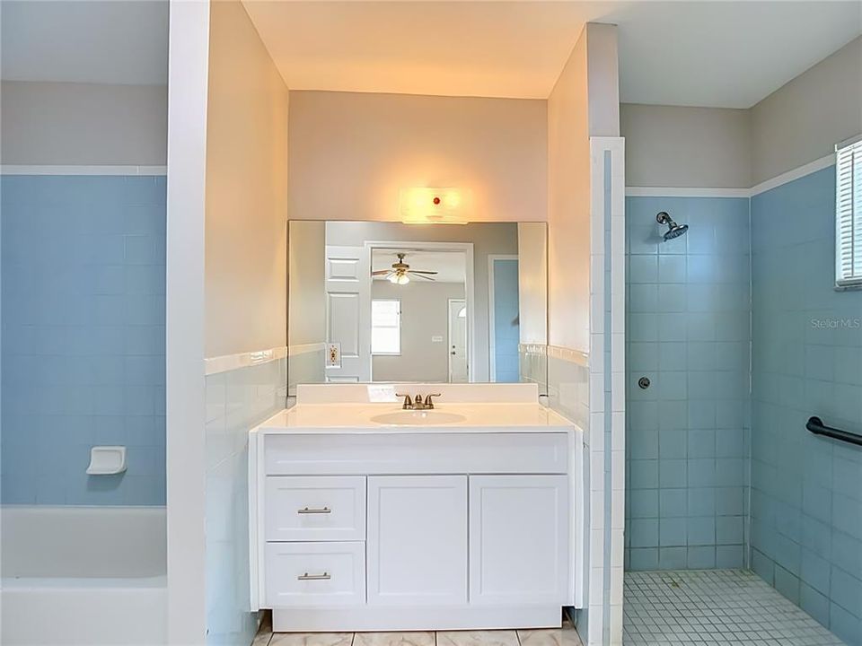 На продажу: $225,000 (3 спален, 3 ванн, 1018 Квадратных фут)