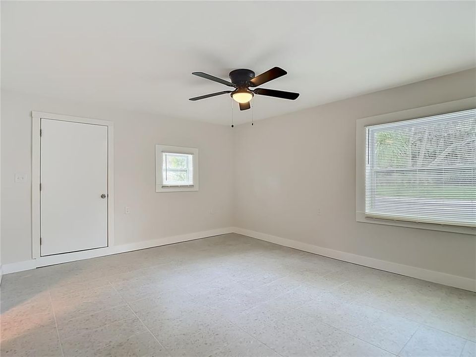 На продажу: $225,000 (3 спален, 3 ванн, 1018 Квадратных фут)
