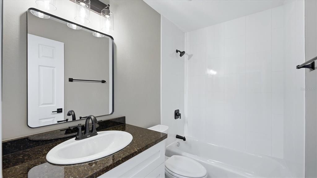 For Sale: $174,900 (2 beds, 2 baths, 1039 Square Feet)