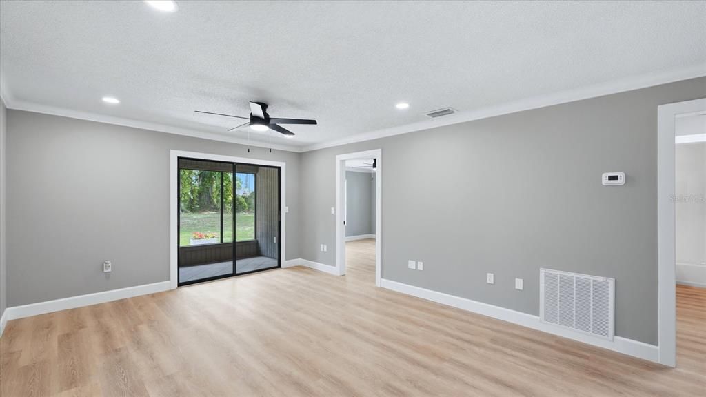 For Sale: $174,900 (2 beds, 2 baths, 1039 Square Feet)