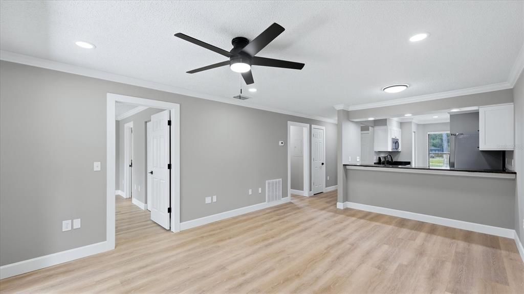 For Sale: $174,900 (2 beds, 2 baths, 1039 Square Feet)