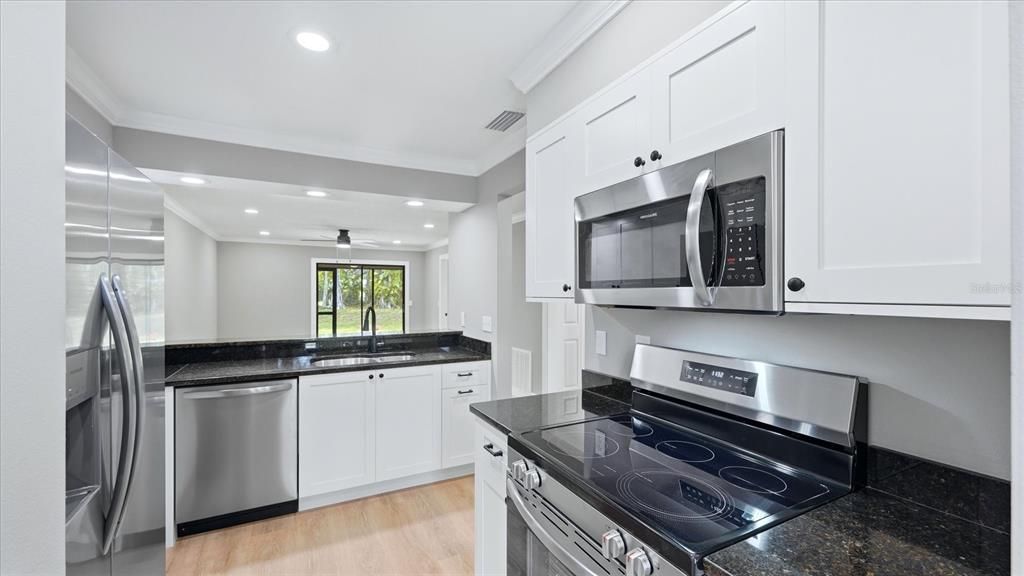 For Sale: $174,900 (2 beds, 2 baths, 1039 Square Feet)